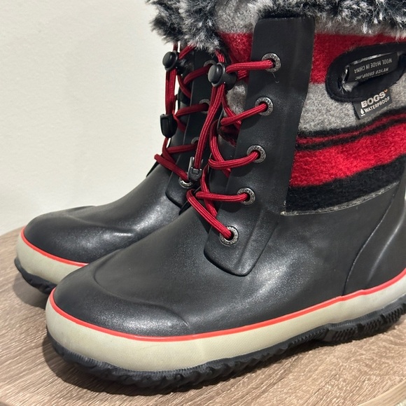 Bogs Arcata Cozy Plaid Winter Boots - Picture 11 of 12